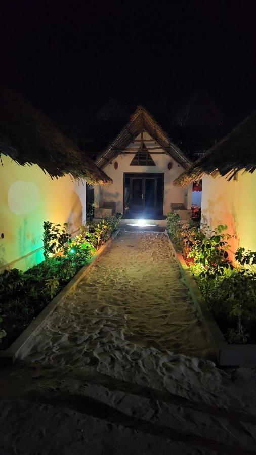 Almas Beach Boutique Hotel Makunduchi Bagian luar foto