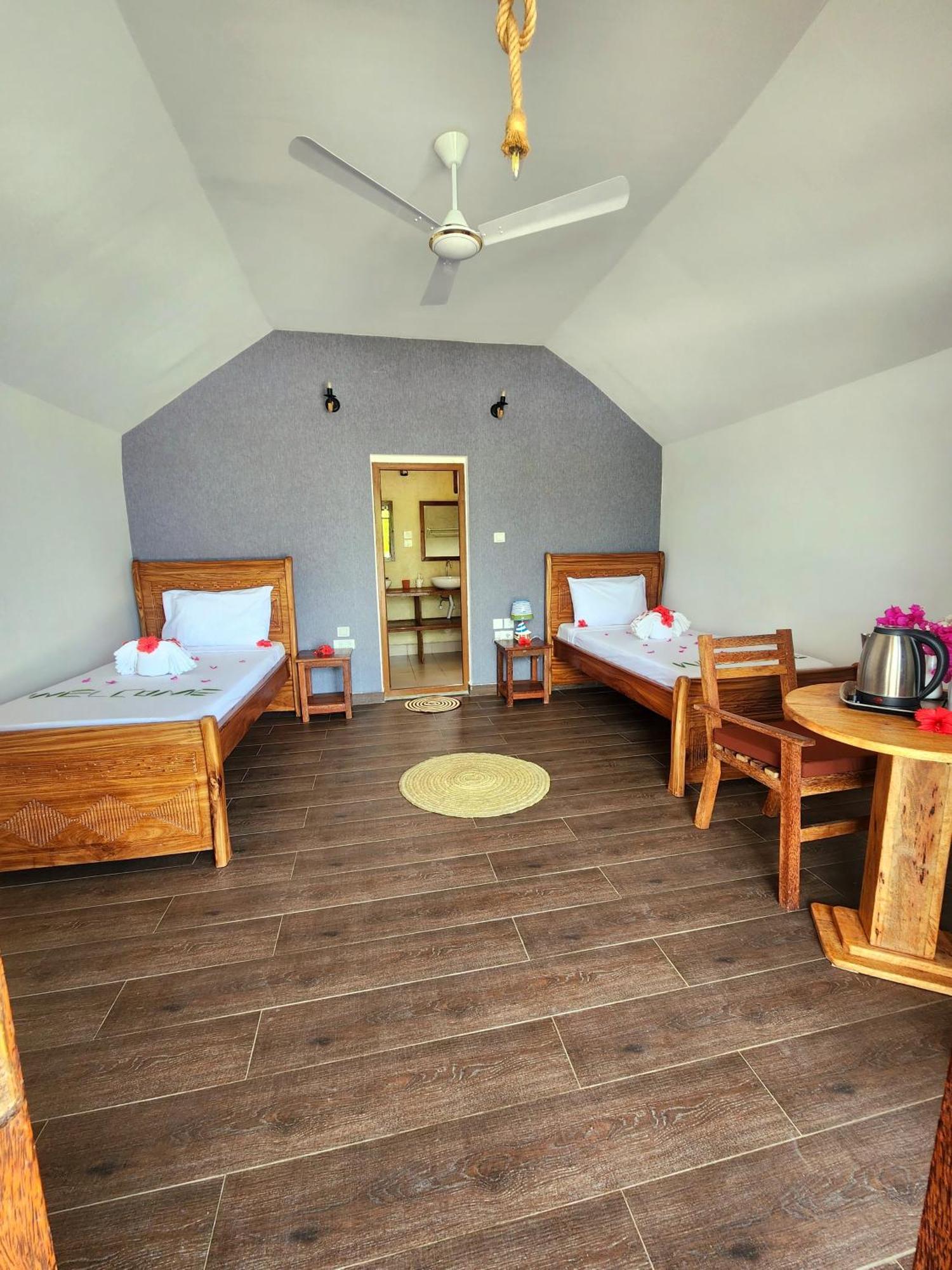 Almas Beach Boutique Hotel Makunduchi Bagian luar foto