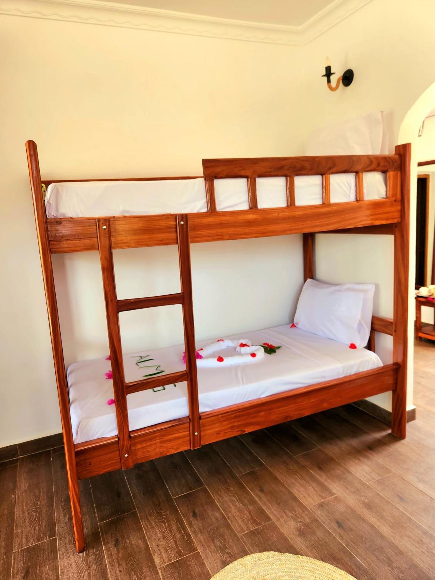 Almas Beach Boutique Hotel Makunduchi Bagian luar foto