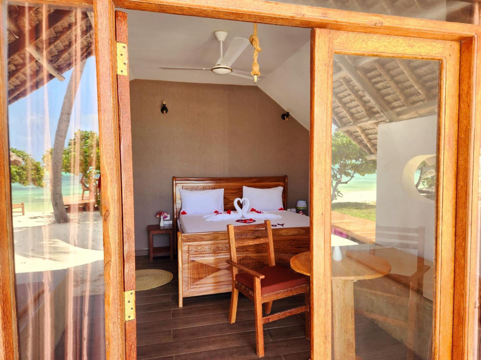 Almas Beach Boutique Hotel Makunduchi Bagian luar foto